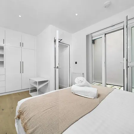 Soho One Bedroom Apartment London Exterior photo